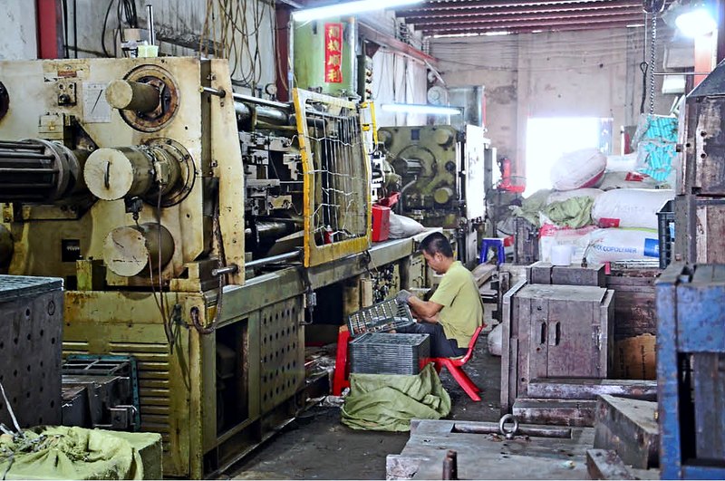 Dây chuyền máy ép phun nhựa OEM tại nhà máy Trung Hưng, TP.HCM